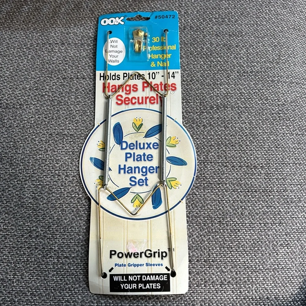 Set of 7 deluxe 10”-14” plate hanger set.